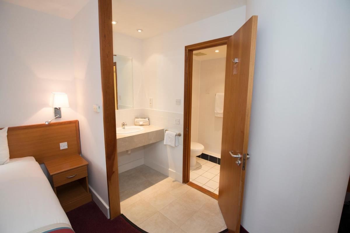 Ramada Cambridge - Housity