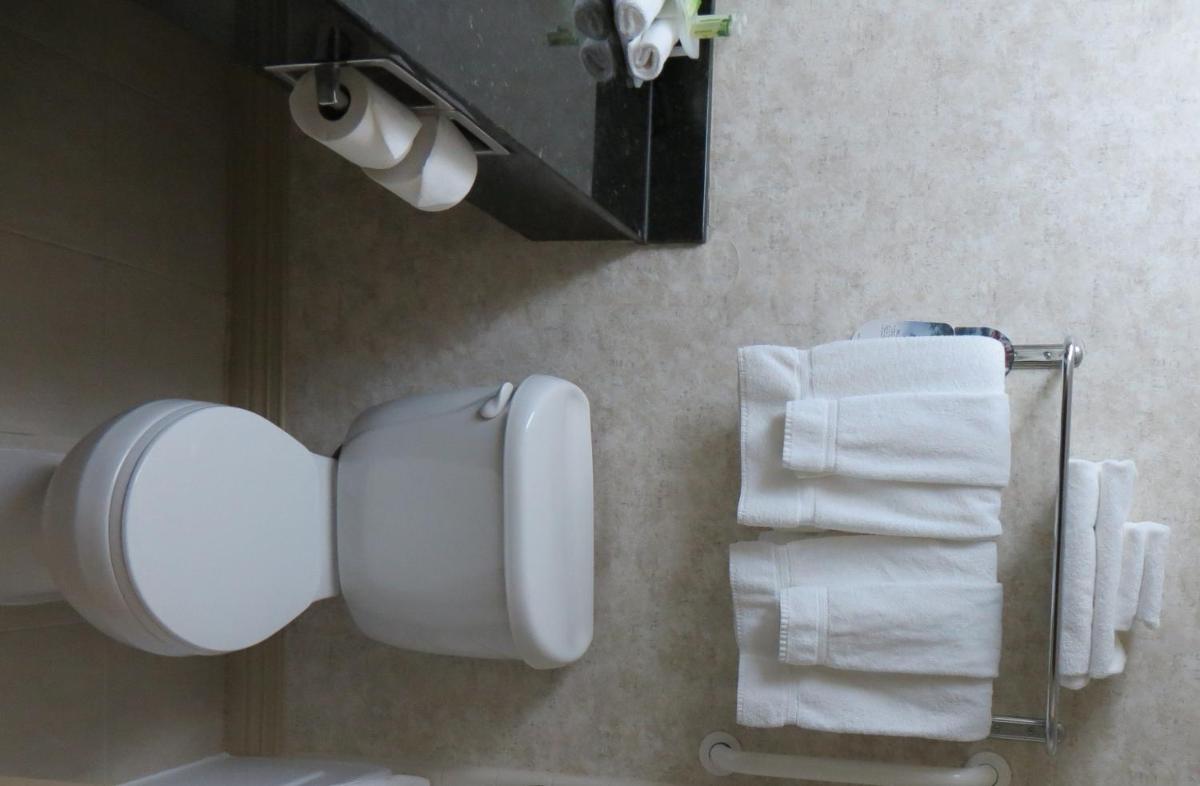 Suitetrails - Holiday Inn Express Hotel & Suites Ottawa Airport, an IHG Hotel