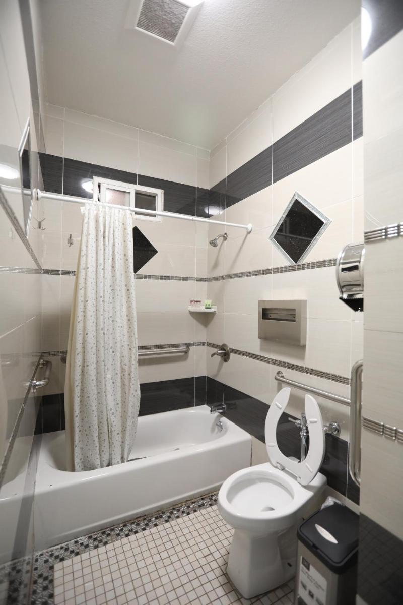 Oak Hotel - Housity