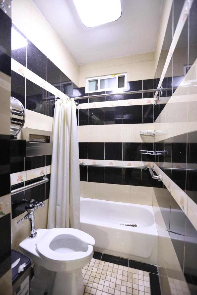 Oak Hotel - Housity