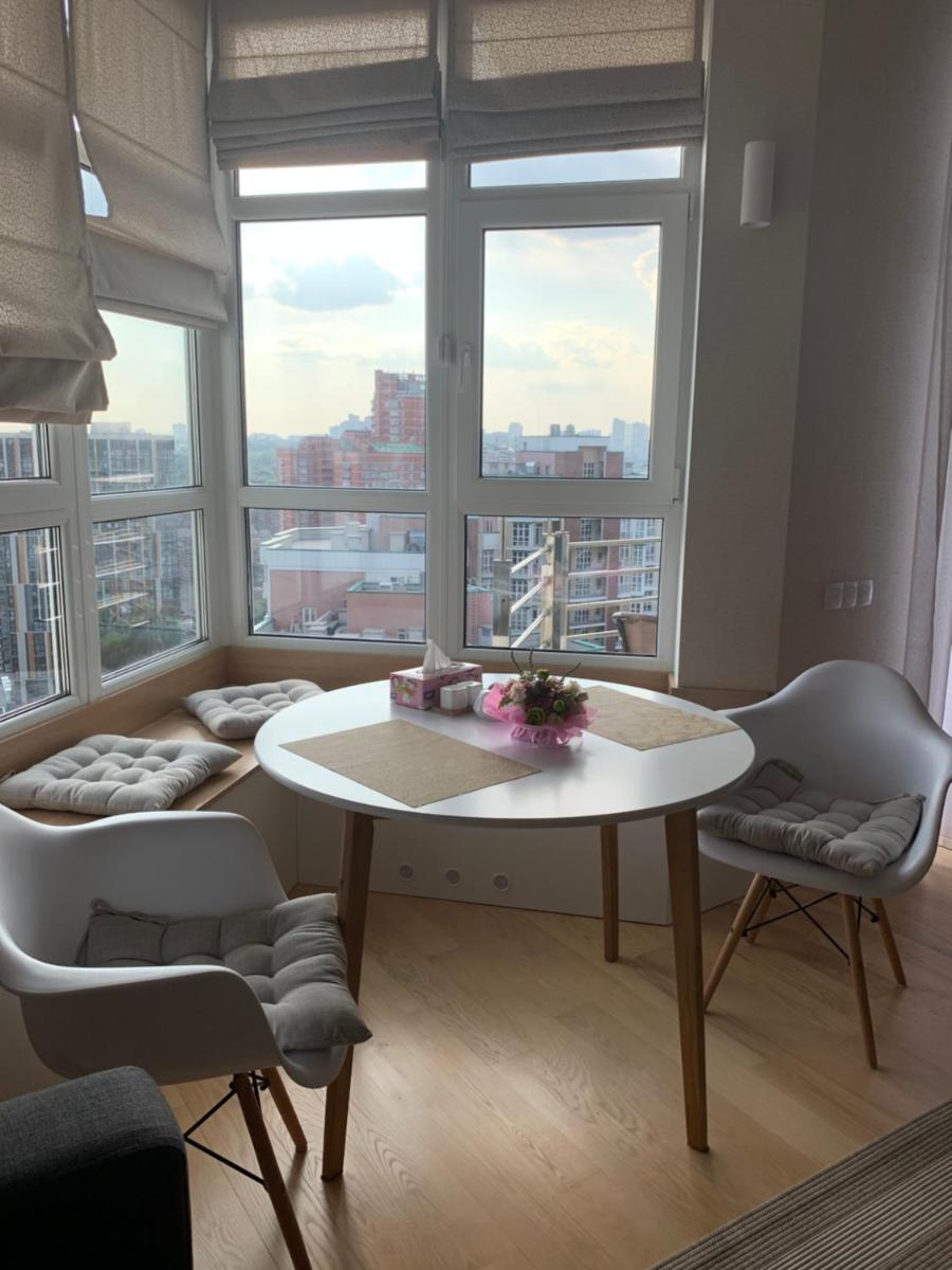 Comfortable Apartments French Quarter Акумулятори Світло Інтернет завжди - Housity