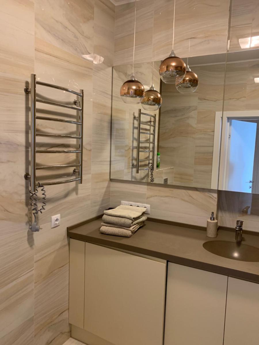 Comfortable Apartments French Quarter Акумулятори Світло Інтернет завжди - Housity