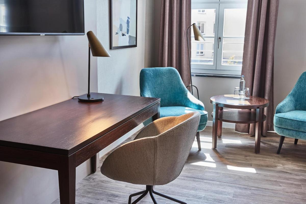 Ein Sitzbereich in der Unterkunft Steigenberger Hotel de Saxe Ein Sitzbereich in der Unterkunft Steigenberger Hotel de Saxe