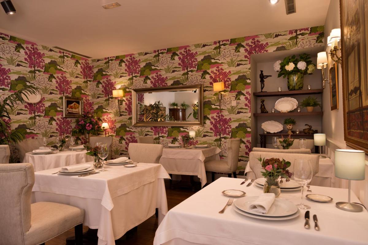 Un restaurante o sitio para comer en A Quinta Da Auga Hotel Spa Relais & Chateaux