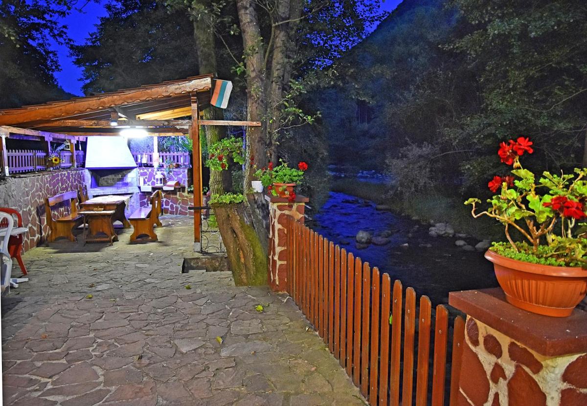 House By The River - Housity