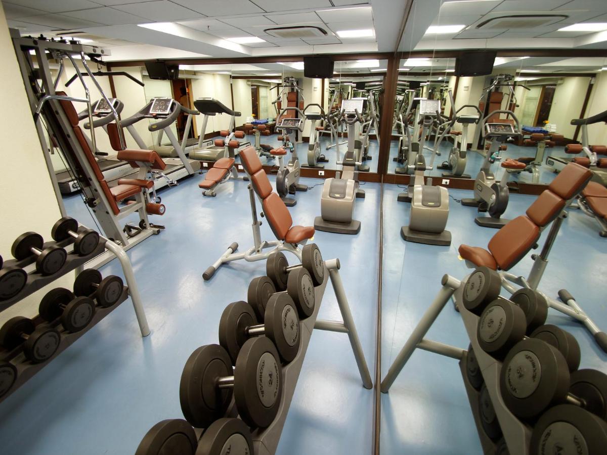 a gym filled with lots of weight machines at Sterlings Mac Hotel in Bengaluru