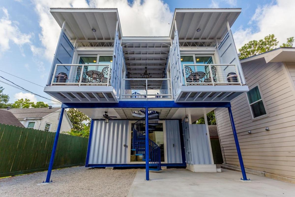 East Downtown Mico-luxe Container living pod #8 - Housity