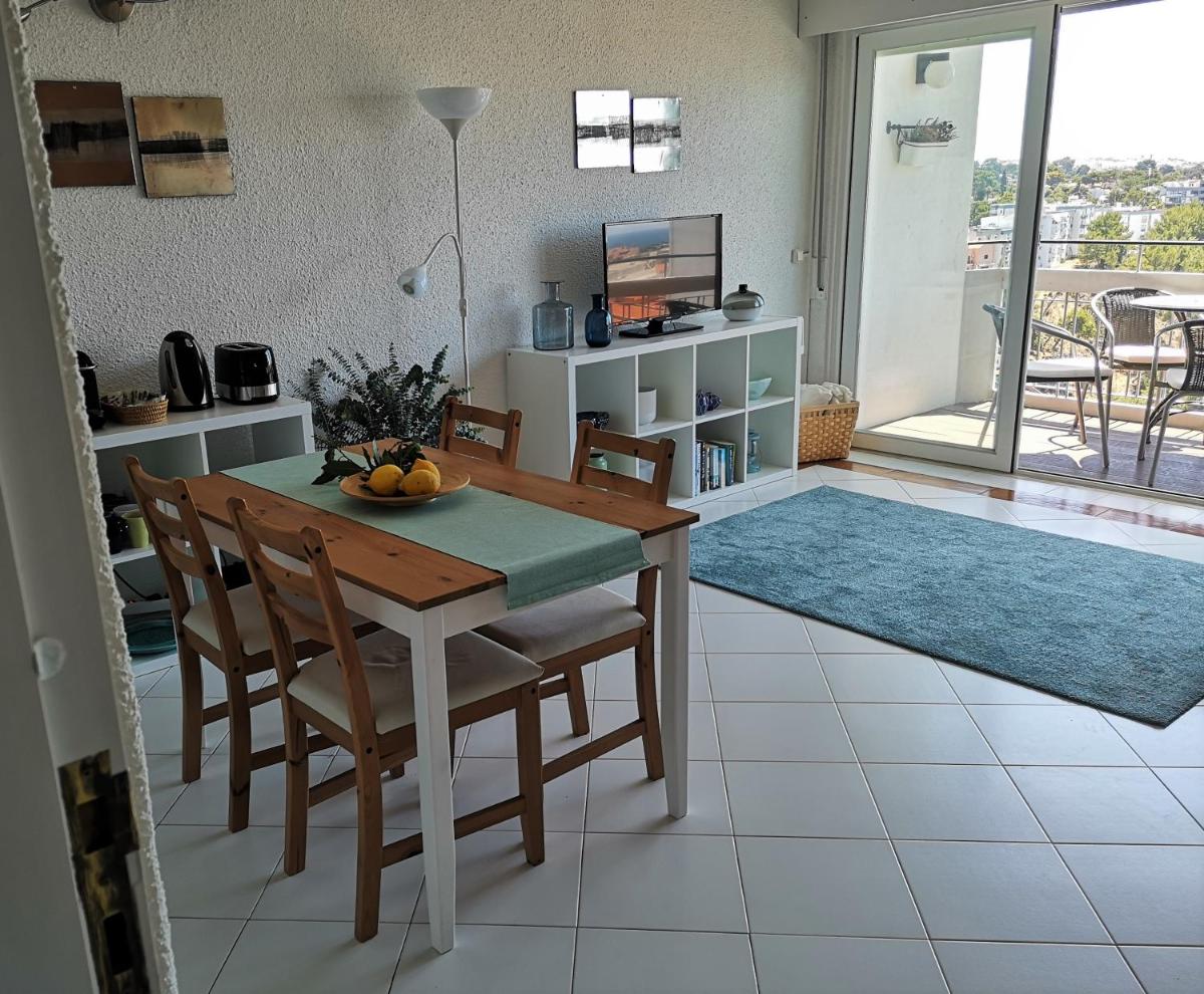 Superb view over Cascais and the Ocean, with wonderful balcony - Housity