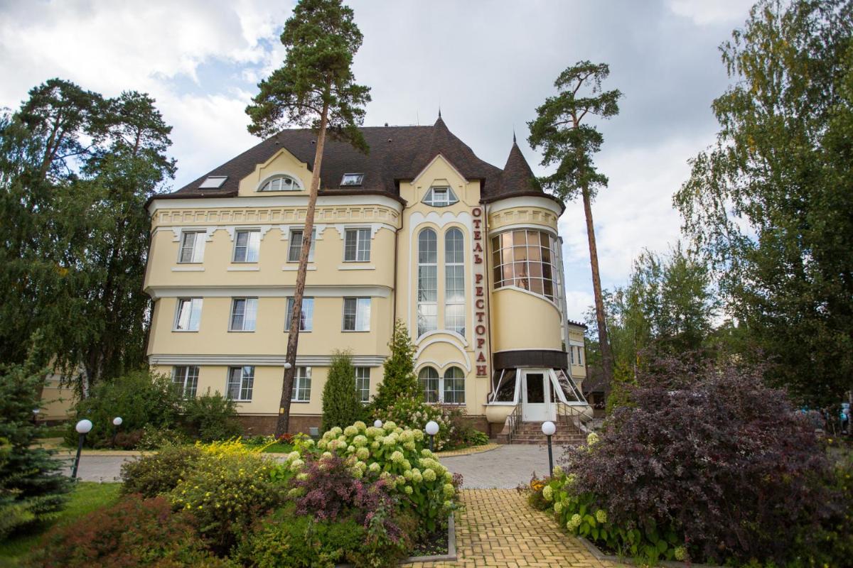 Dvoryanskoe Gnezdo - Housity