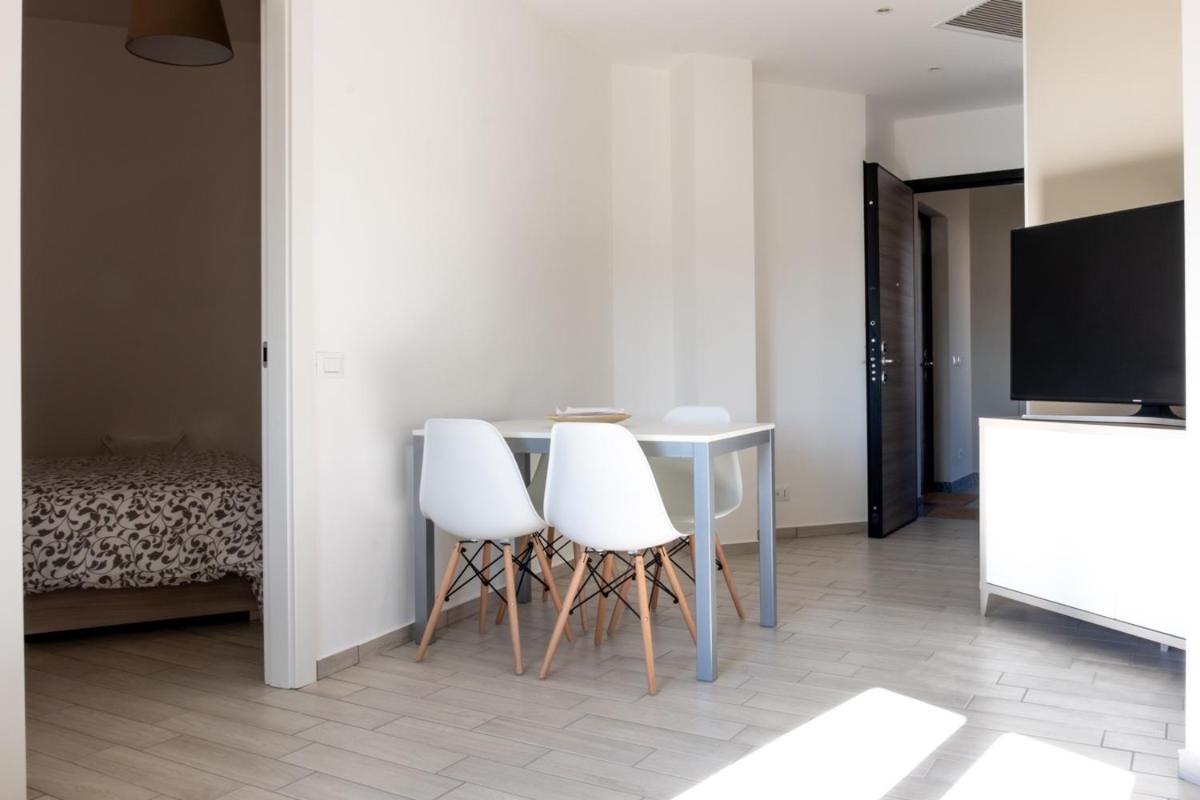 Home Hotel - Housity