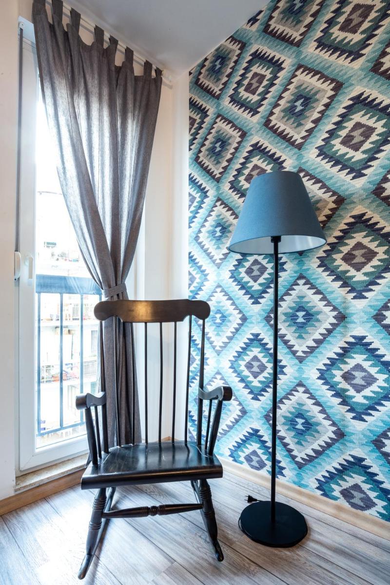 Modern Naive Downtown with free private garage-Fast WI-FI - Housity