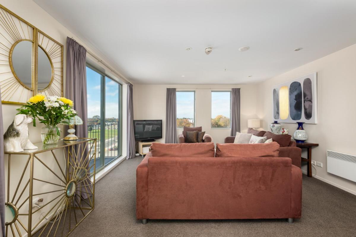City Center 2bdr apartment with views - Housity