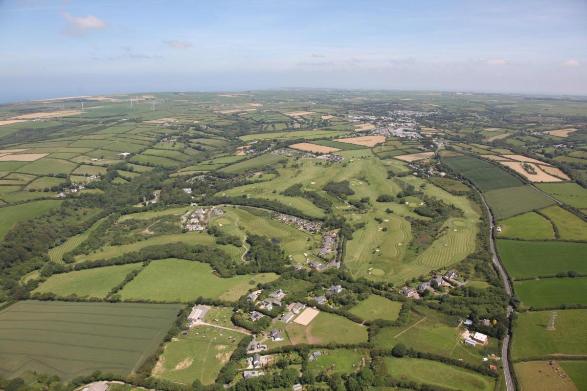 Bowood Park Hotel - Housity
