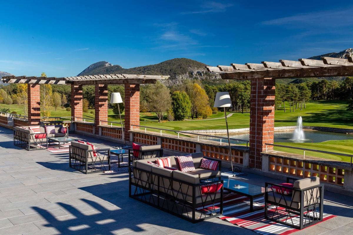 Vue générale sur la montagne ou vue sur la montagne depuis l'hôtel