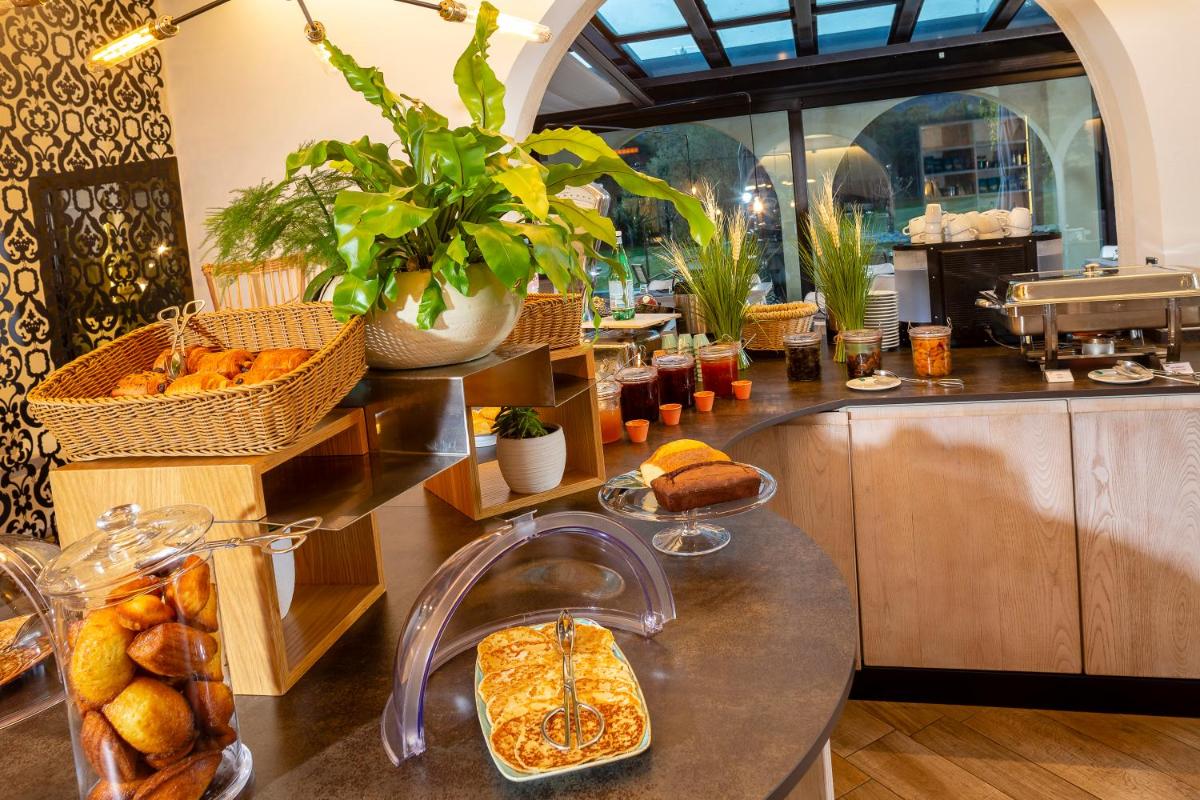 Nourriture dans l'hôtel ou à proximité