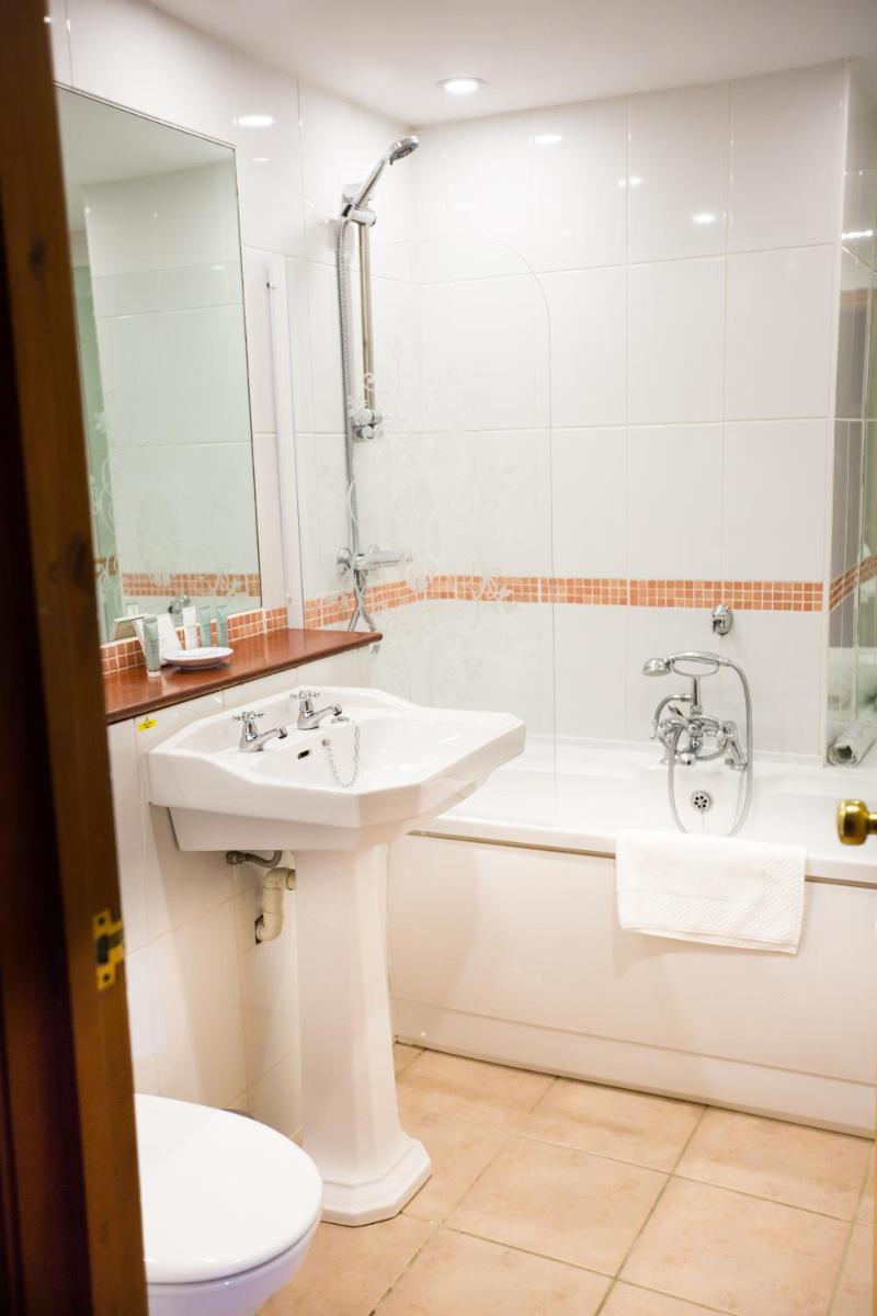 Whitewater Hotel & Spa - Housity