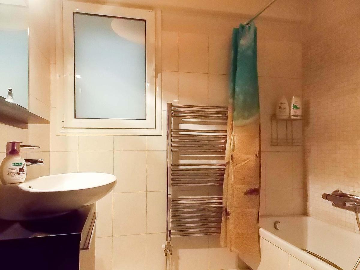 Suitetrails - Nea Filadelfia- Spacious Apartment with Garden