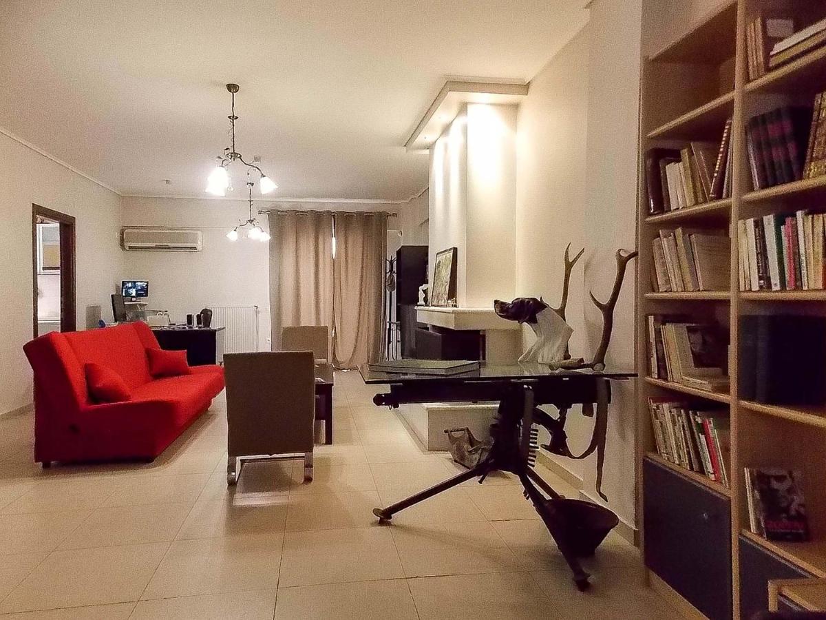 Suitetrails - Nea Filadelfia- Spacious Apartment with Garden