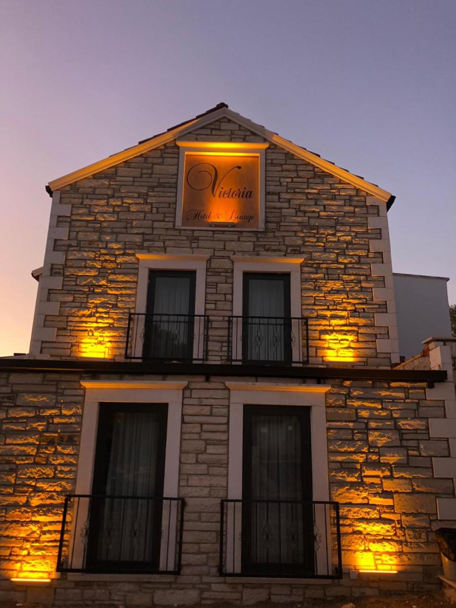 Victoria Hotel and Lounge - Housity