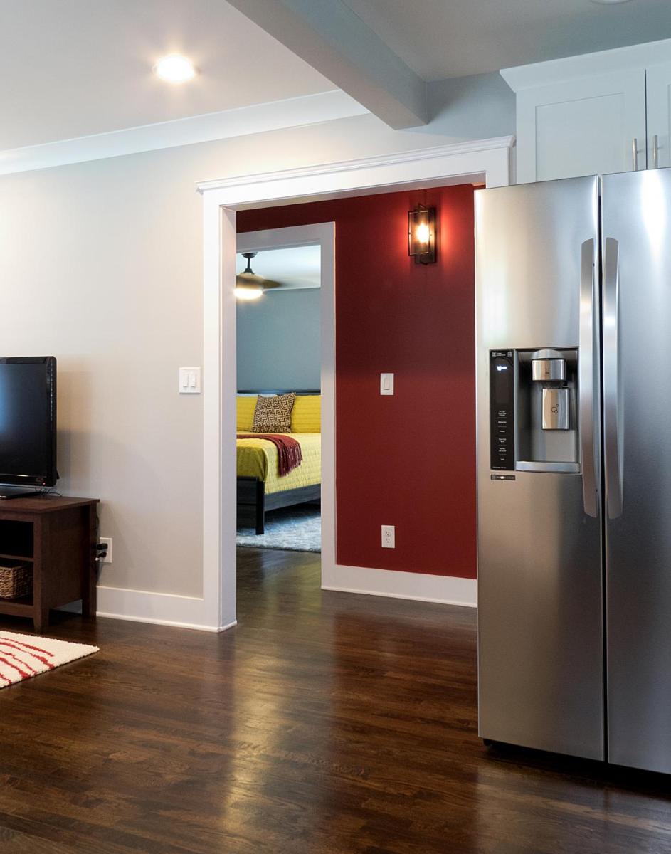 Modern Bungalow Near Downtown - Housity