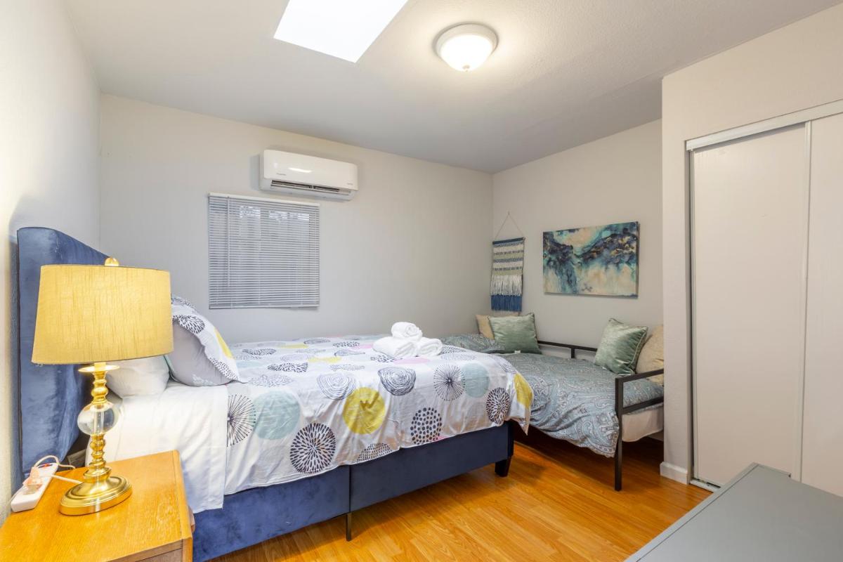 @ Marbella Lane 2BR House in Downtown Redwood City - Housity