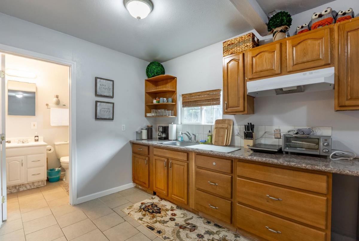 @ Marbella Lane 2BR House in Downtown Redwood City - Housity