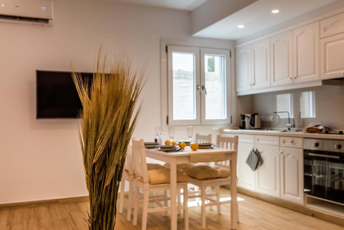 White Rock Milos Suites - Housity