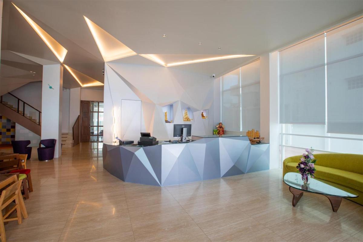 Suitetrails - โรงแรมโกลว์ รัตนา เพลส