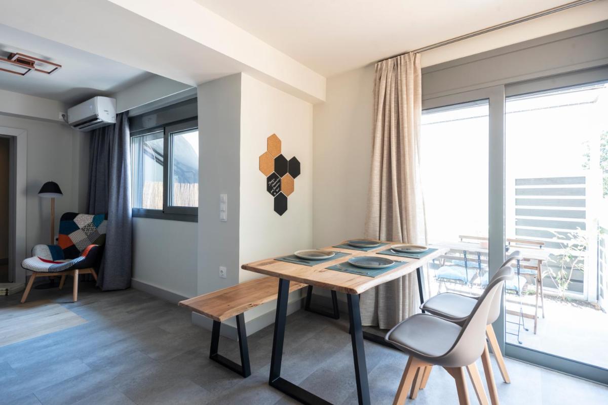 GroundFloor 2BR Apt with Smallyard near the heart of Kalamata - Housity