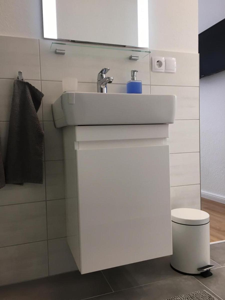 zentral gelegenes Ferienzimmer Möllner Seestrasse - Housity