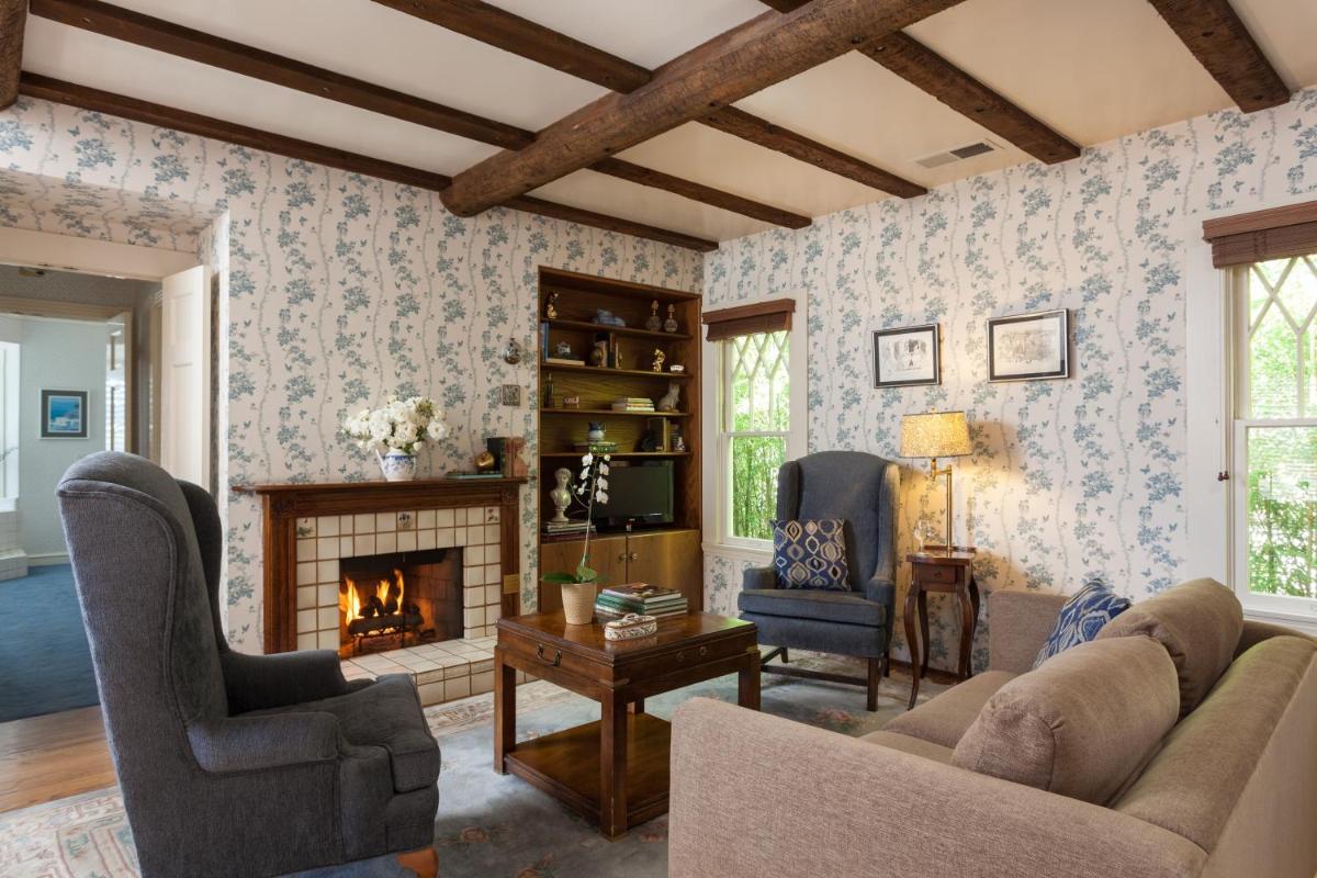 Cheshire Cat Inn &amp; Cottages - Housity