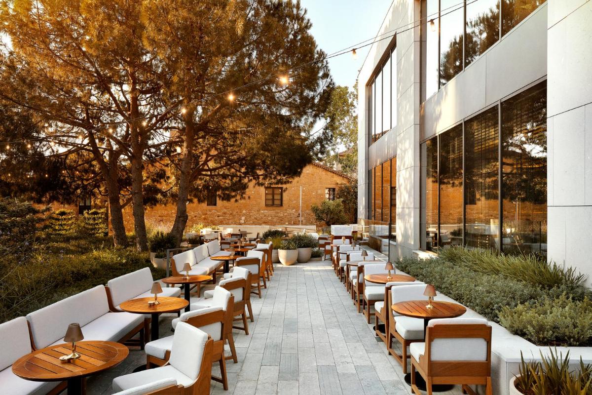 Un restaurante o sitio para comer en Grand Hyatt Barcelona