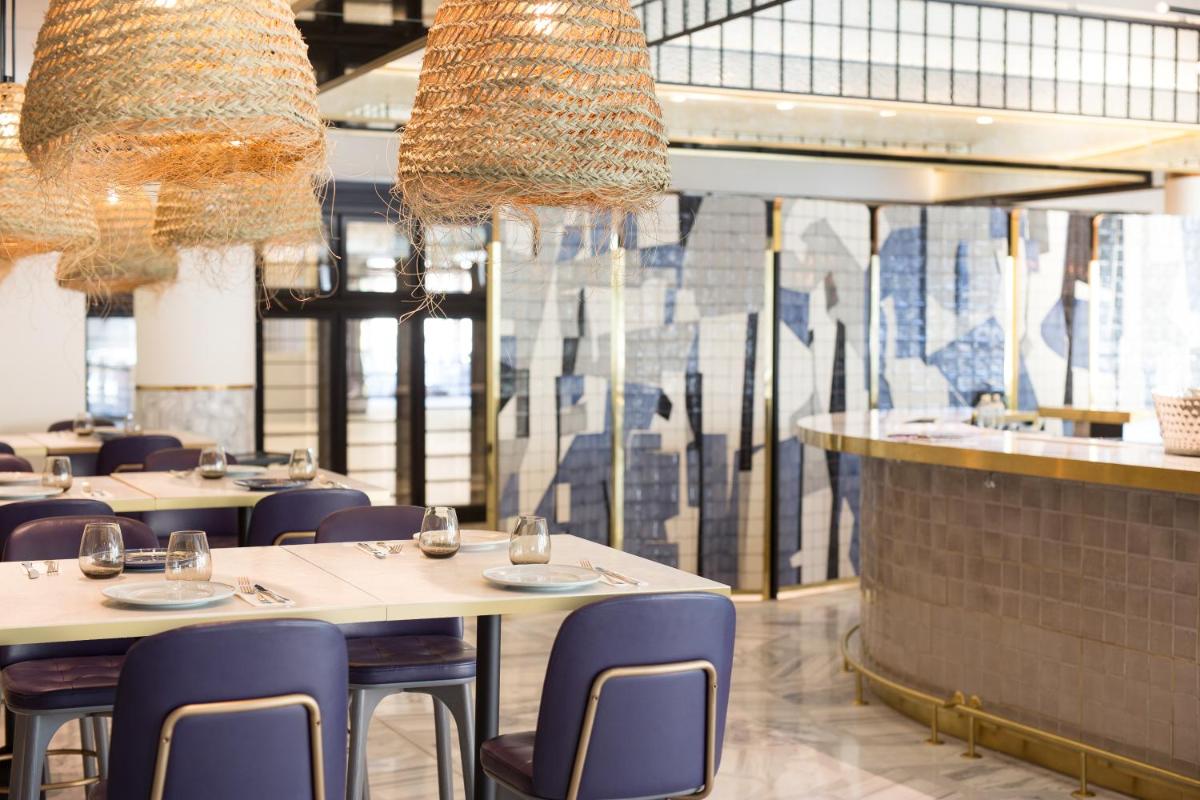 Un restaurante o sitio para comer en Grand Hyatt Barcelona