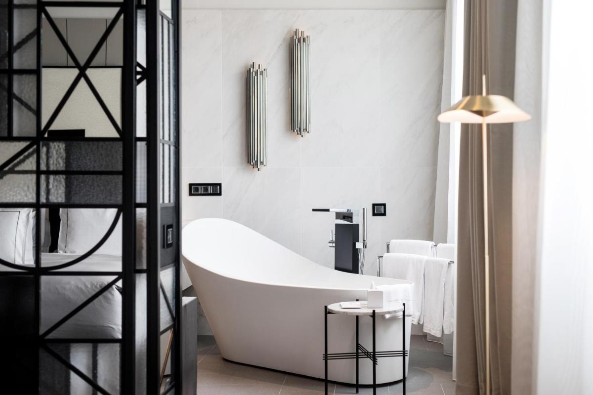 Un baño de Grand Hyatt Barcelona