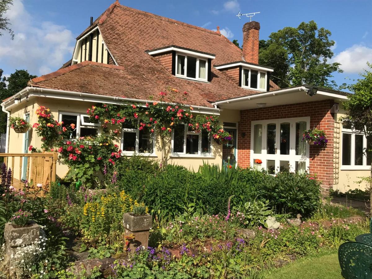 Kingswood Cottage - Housity
