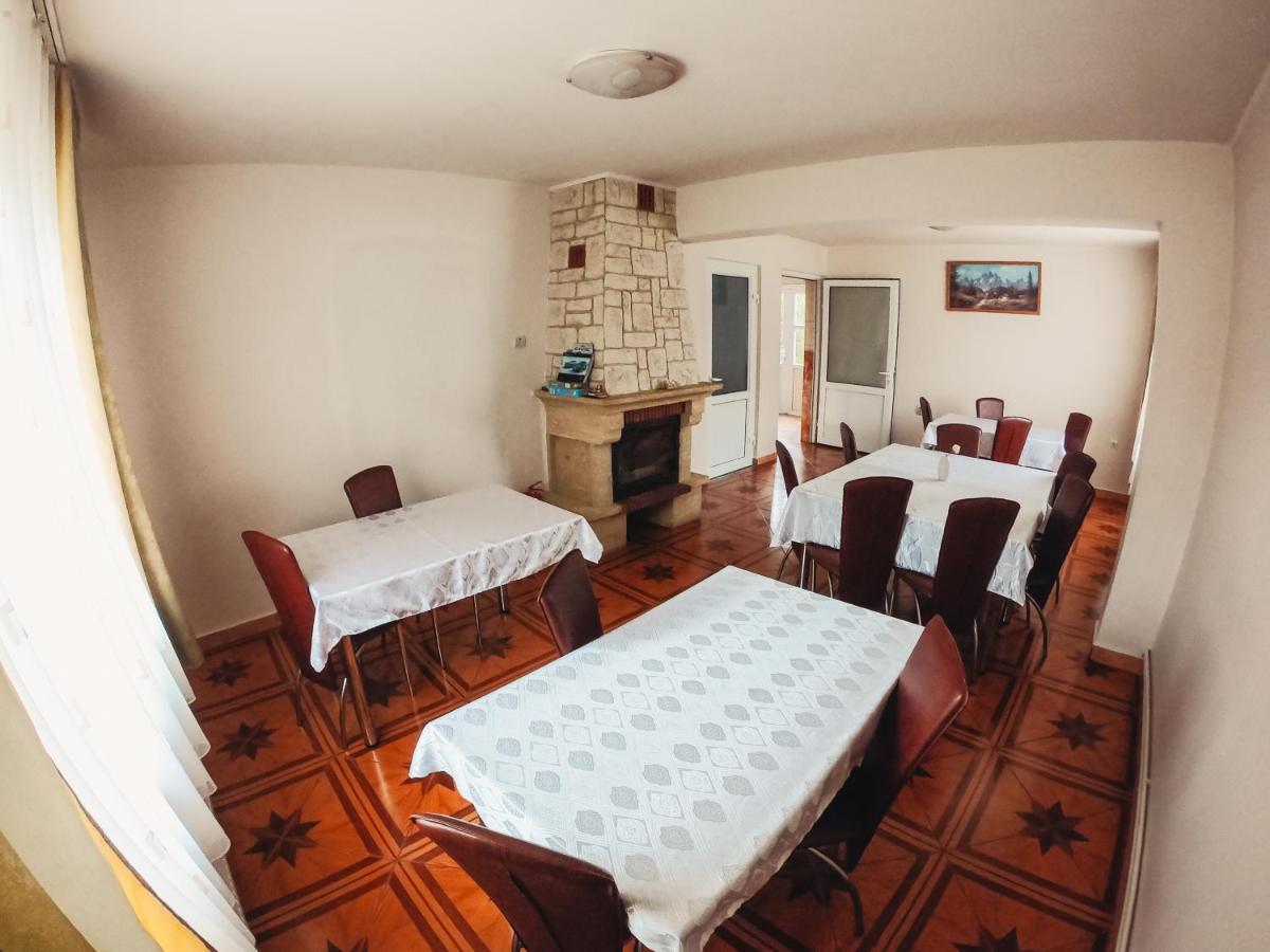 Pensiunea Apolka Panzió - Housity