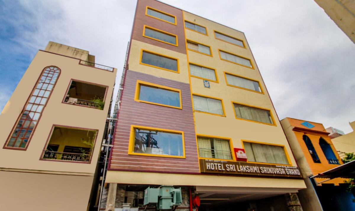 Treebo Trend Sls Grand 500 Mtrs From East Railway Station - Housity