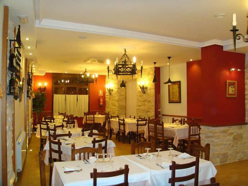 Hostal Los Claveles - Housity