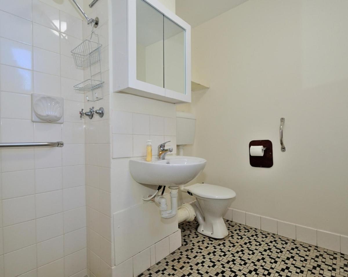 Suitetrails - Cappuccino Delight - 1 bedroom central Fremantle apartment