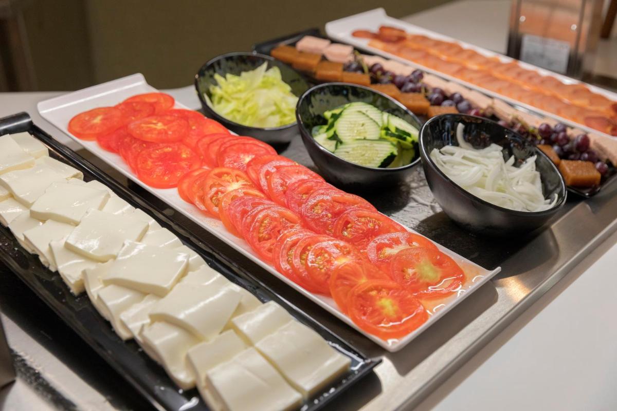 Comida en o cerca de este hotel