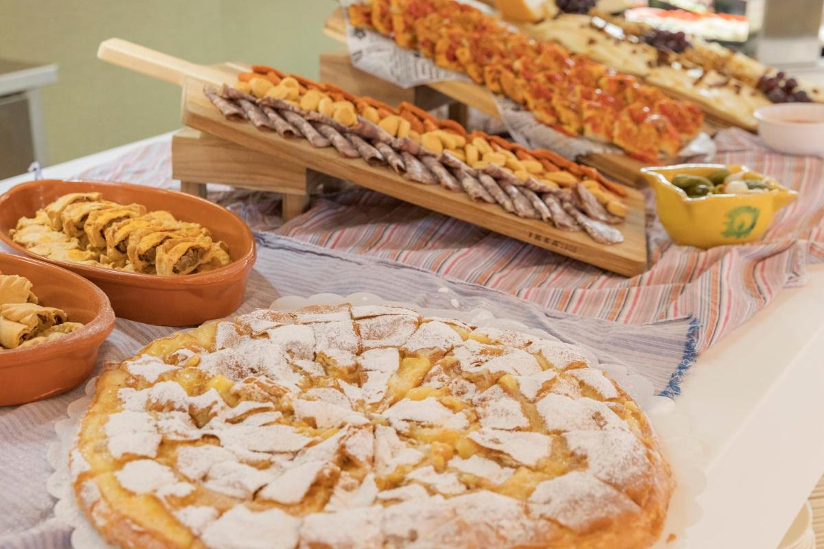 Comida en o cerca de este hotel