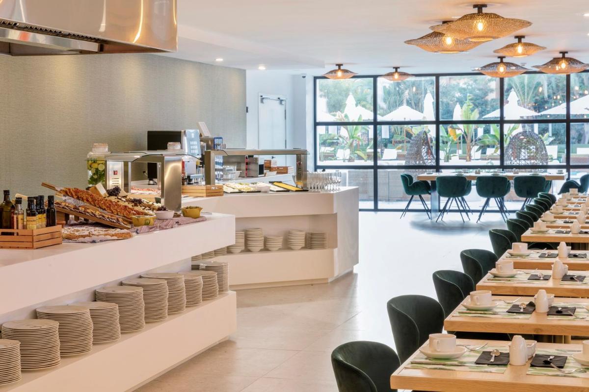 Comida en o cerca de este hotel