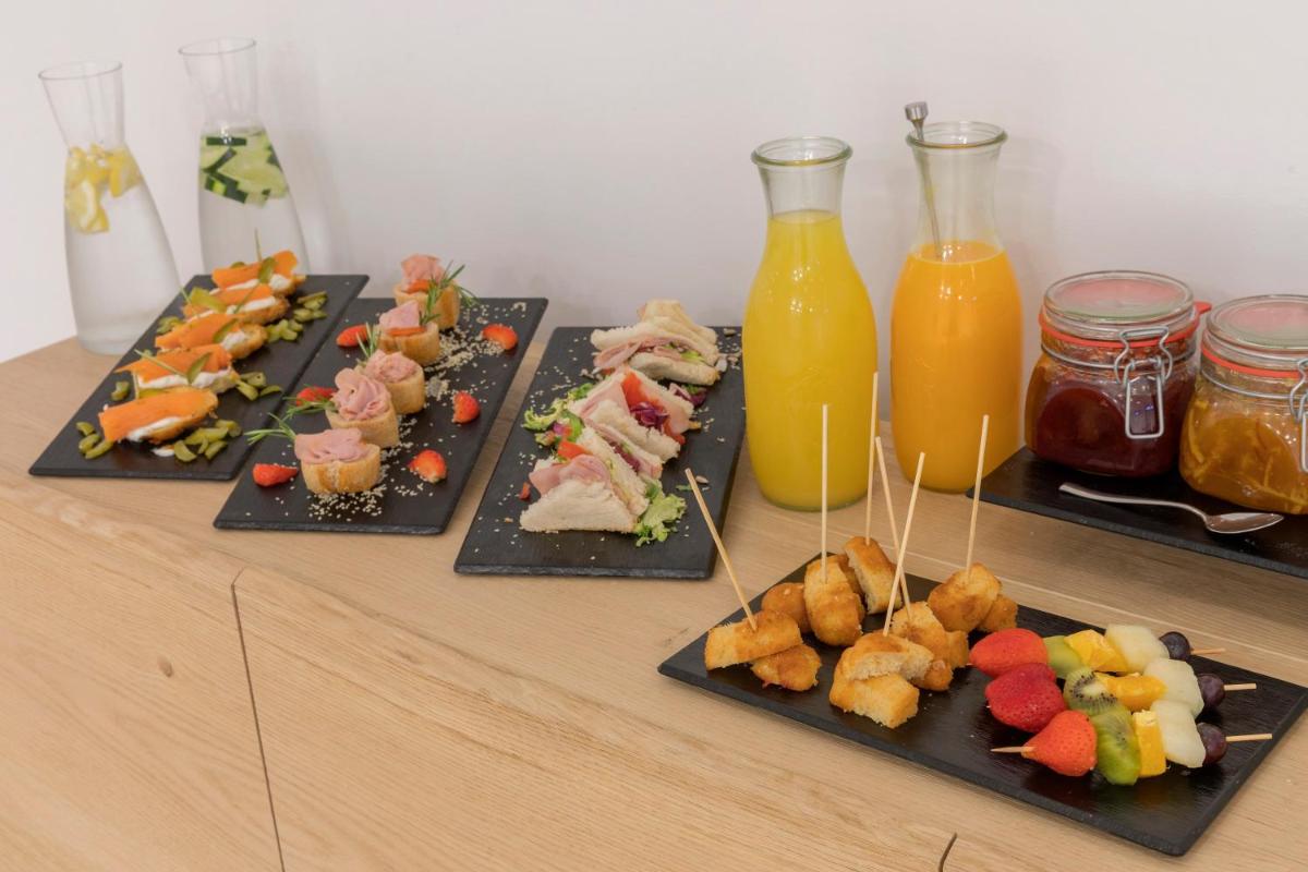 Comida en o cerca de este hotel