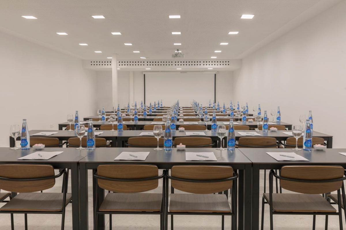 Zona business o sala de conferencias en HM Ayron Park - Adults Only