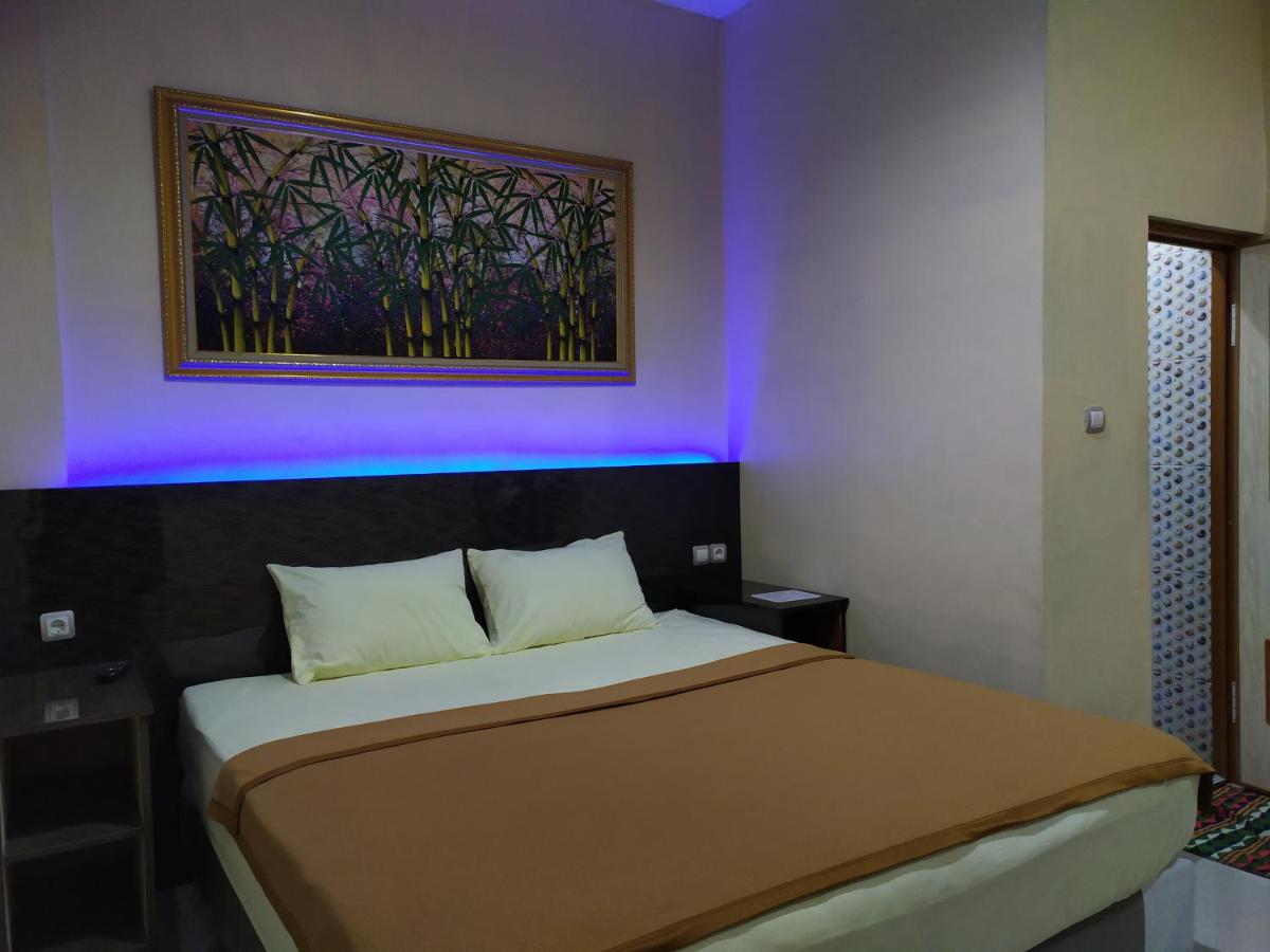 Hotel Grand Royal - Housity