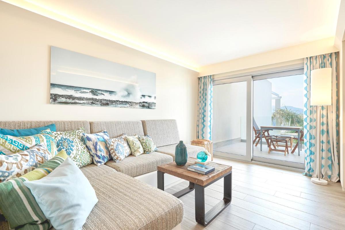 Zona de estar de 7Pines Resort Ibiza, part of Destination by Hyatt