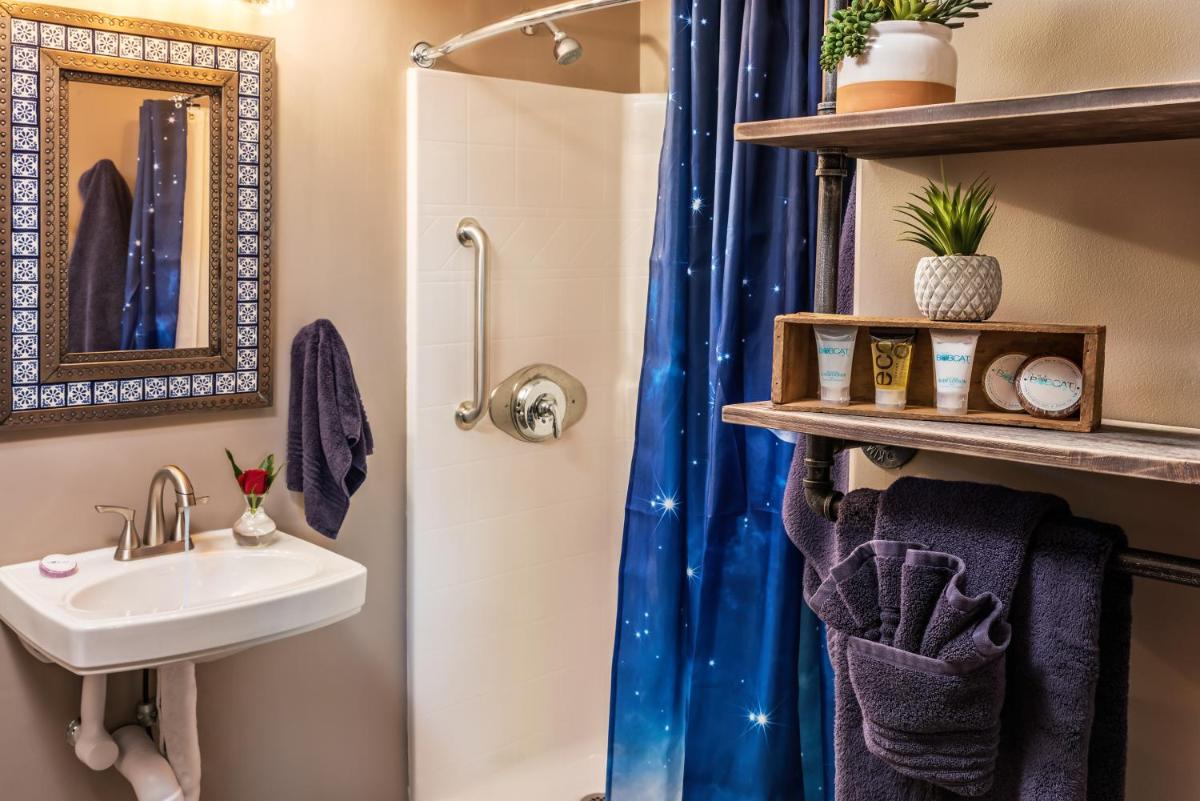 Bobcat Inn - Housity