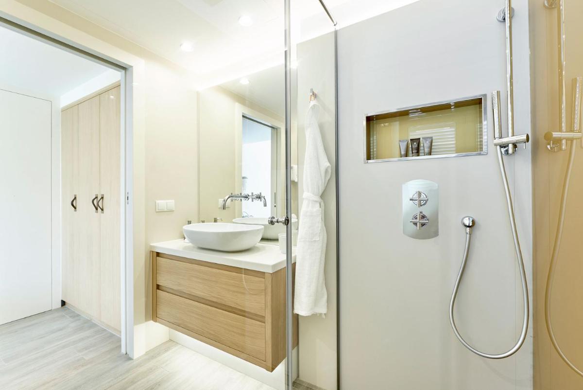 Un baño de 7Pines Resort Ibiza, part of Destination by Hyatt
