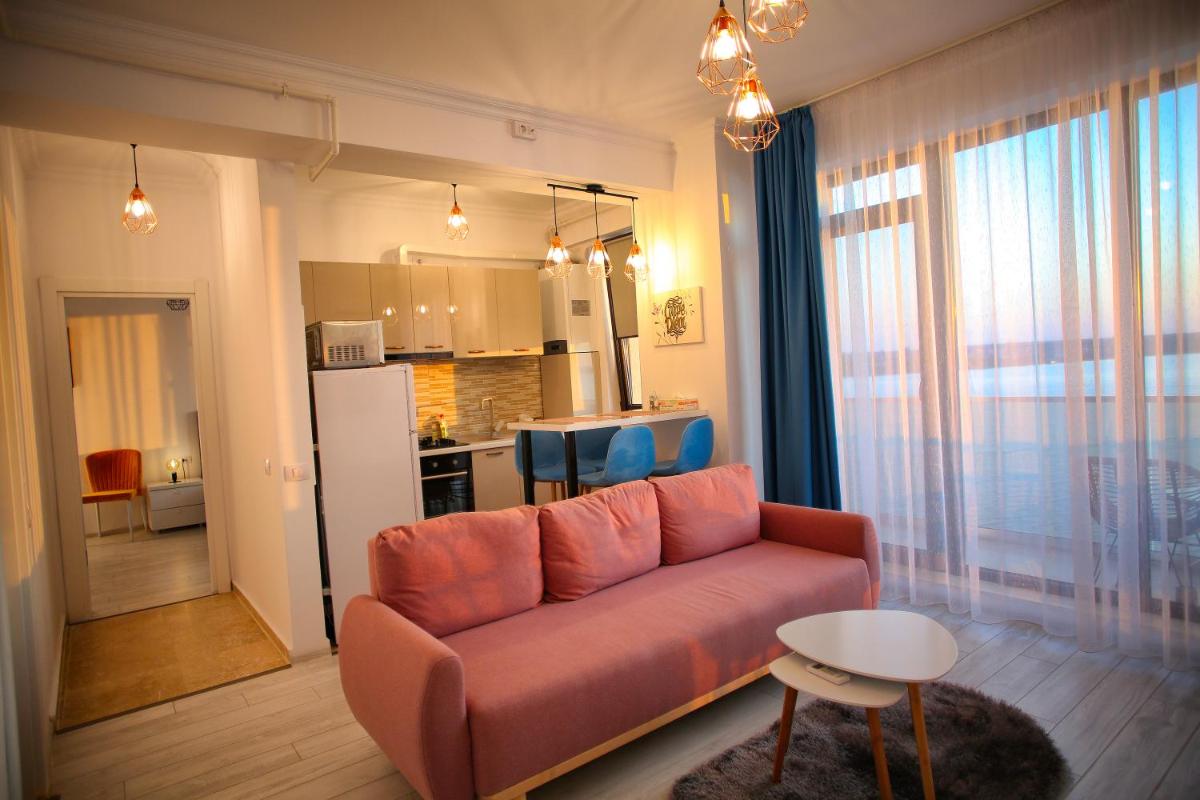 Diandra by the Lake - Solid House Mamaia - Housity