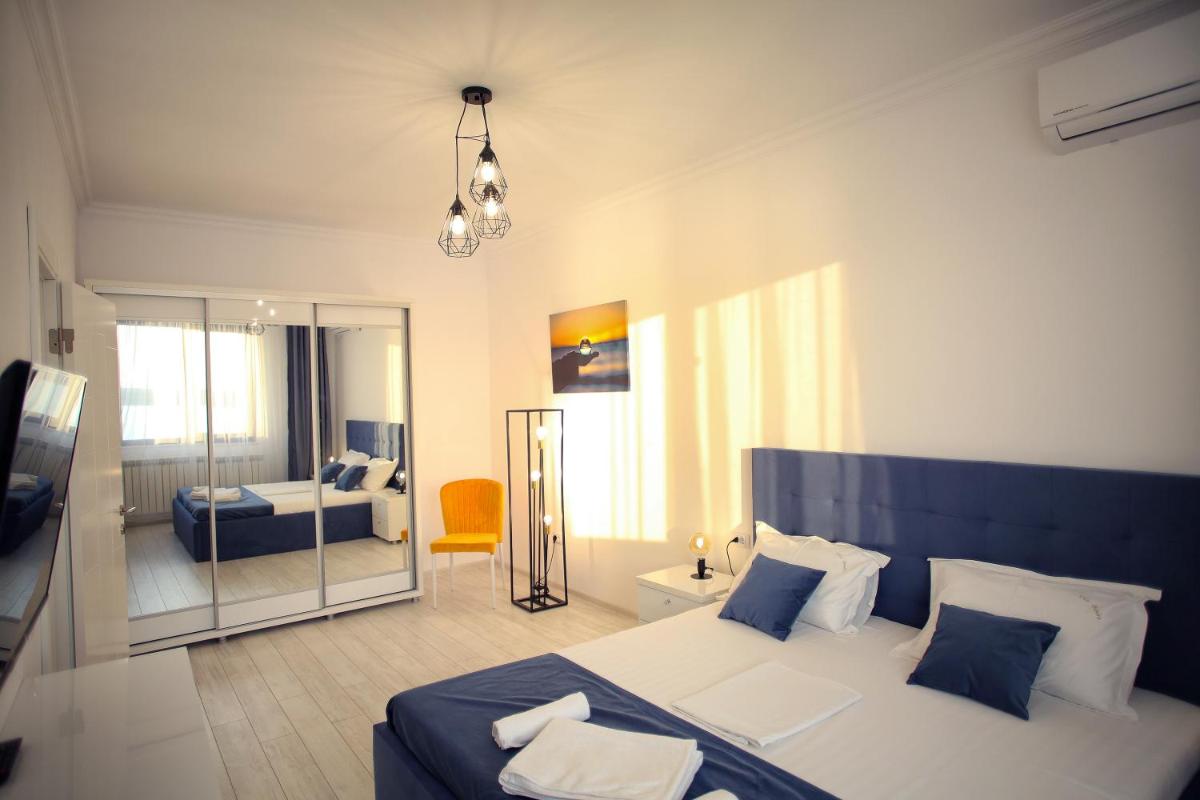 Diandra by the Lake - Solid House Mamaia - Housity